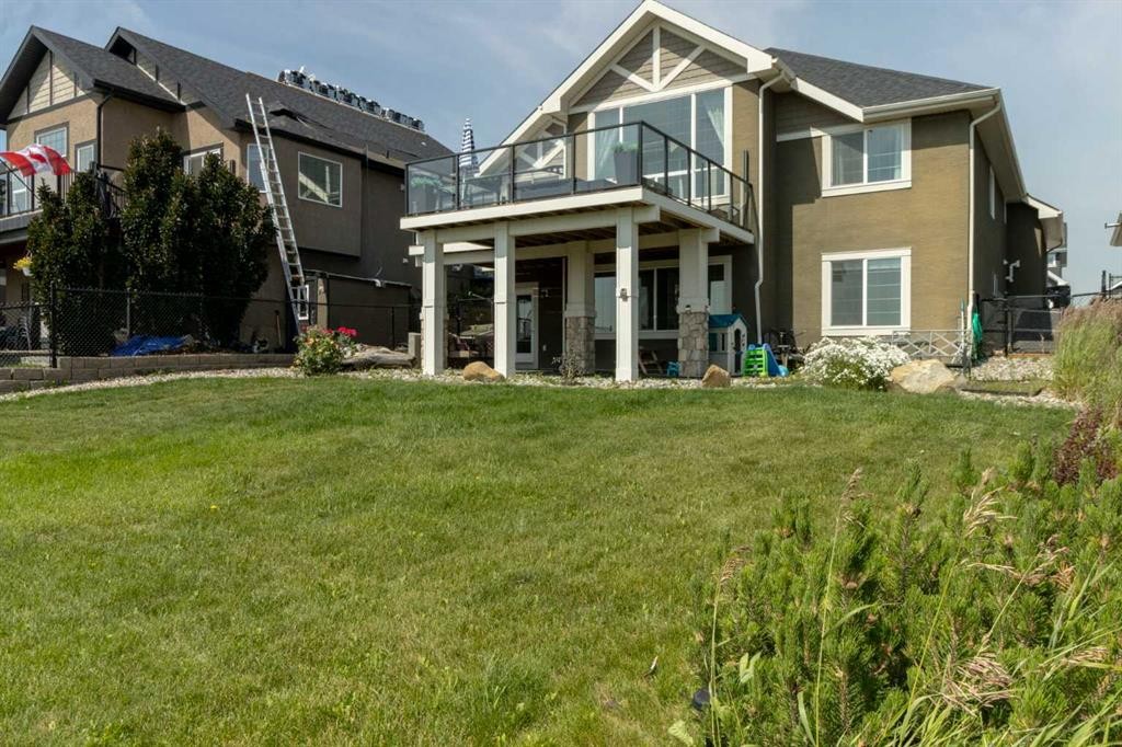 11 Muirfield Close, Lyalta, AB - Outdoor