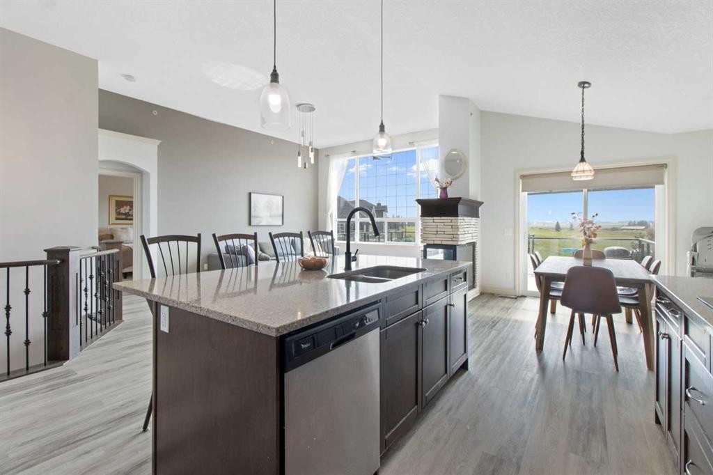 11 Muirfield Close, Lyalta, AB - Indoor Photo Showing Kitchen With Double Sink With Upgraded Kitchen