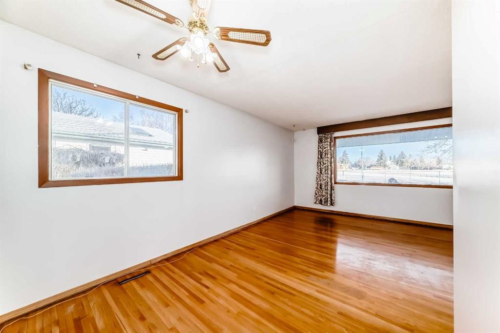4703 35 Avenue Sw, Calgary, AB - Indoor Photo Showing Other Room