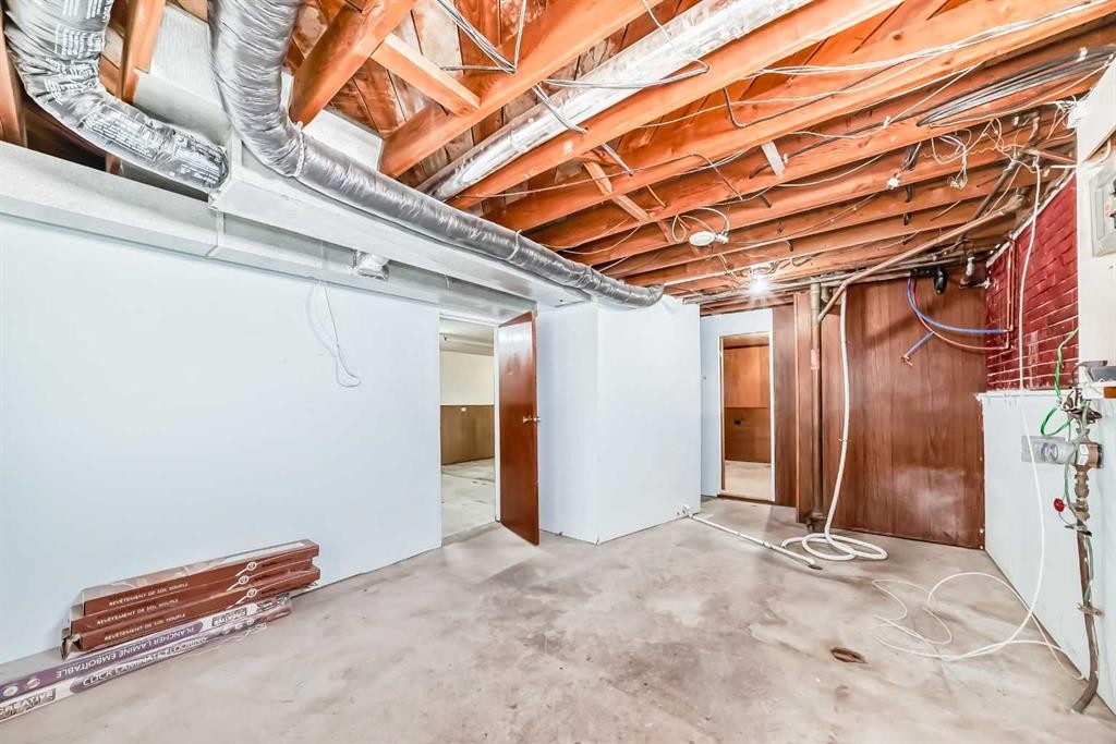 4703 35 Avenue Sw, Calgary, AB - Indoor Photo Showing Basement