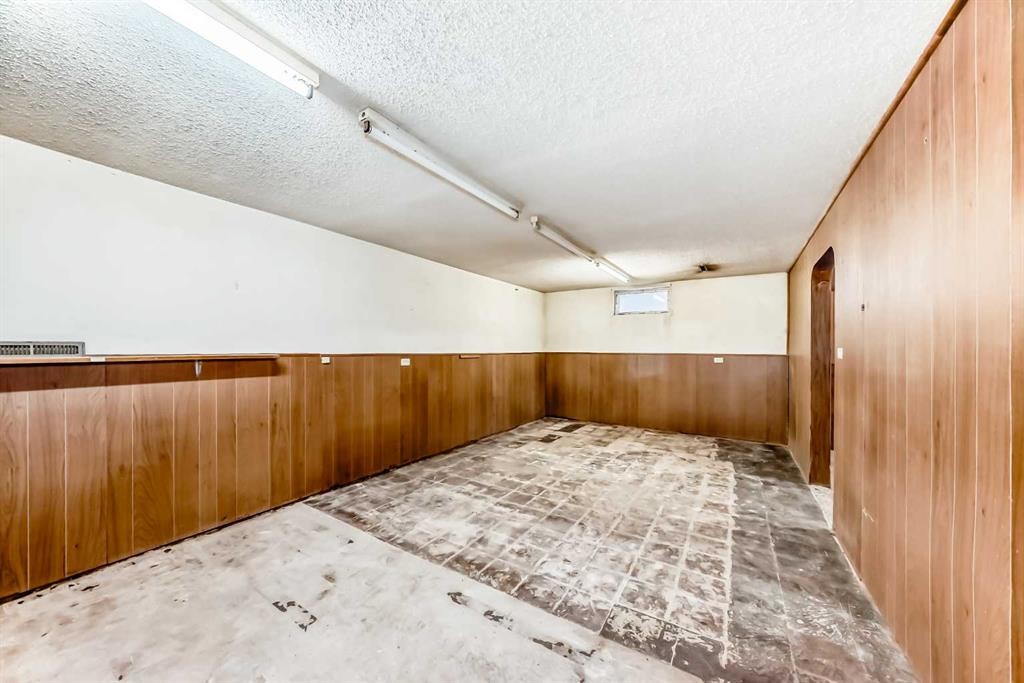 4703 35 Avenue Sw, Calgary, AB - Indoor Photo Showing Other Room