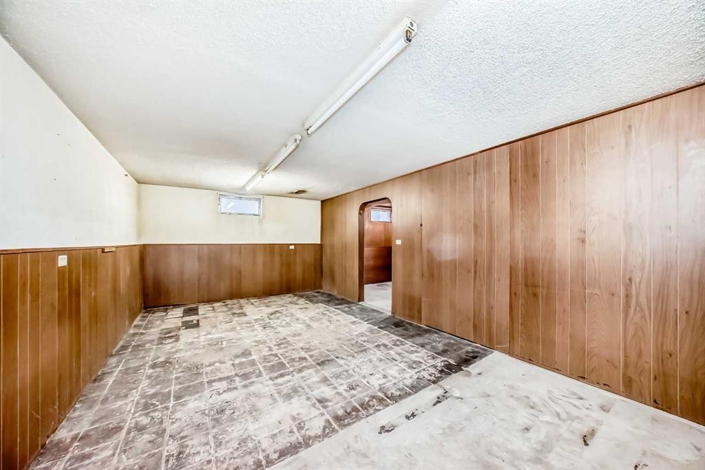 4703 35 Avenue Sw, Calgary, AB - Indoor