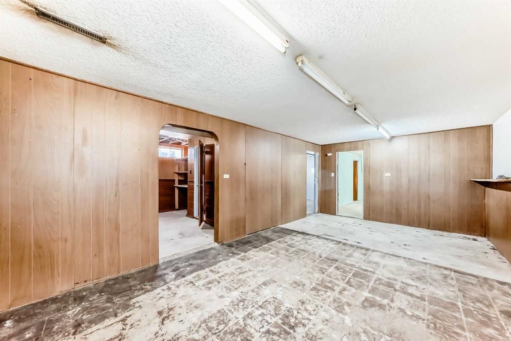 4703 35 Avenue Sw, Calgary, AB - Indoor Photo Showing Other Room