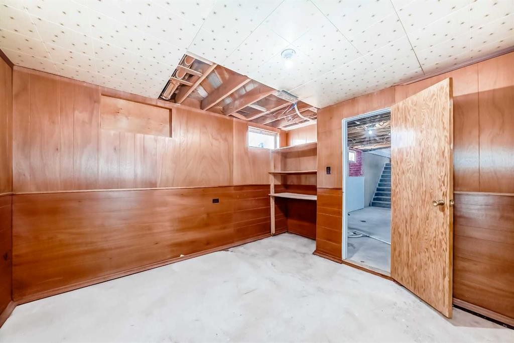 4703 35 Avenue Sw, Calgary, AB - Indoor Photo Showing Other Room