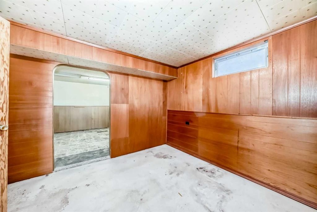 4703 35 Avenue Sw, Calgary, AB - Indoor Photo Showing Other Room