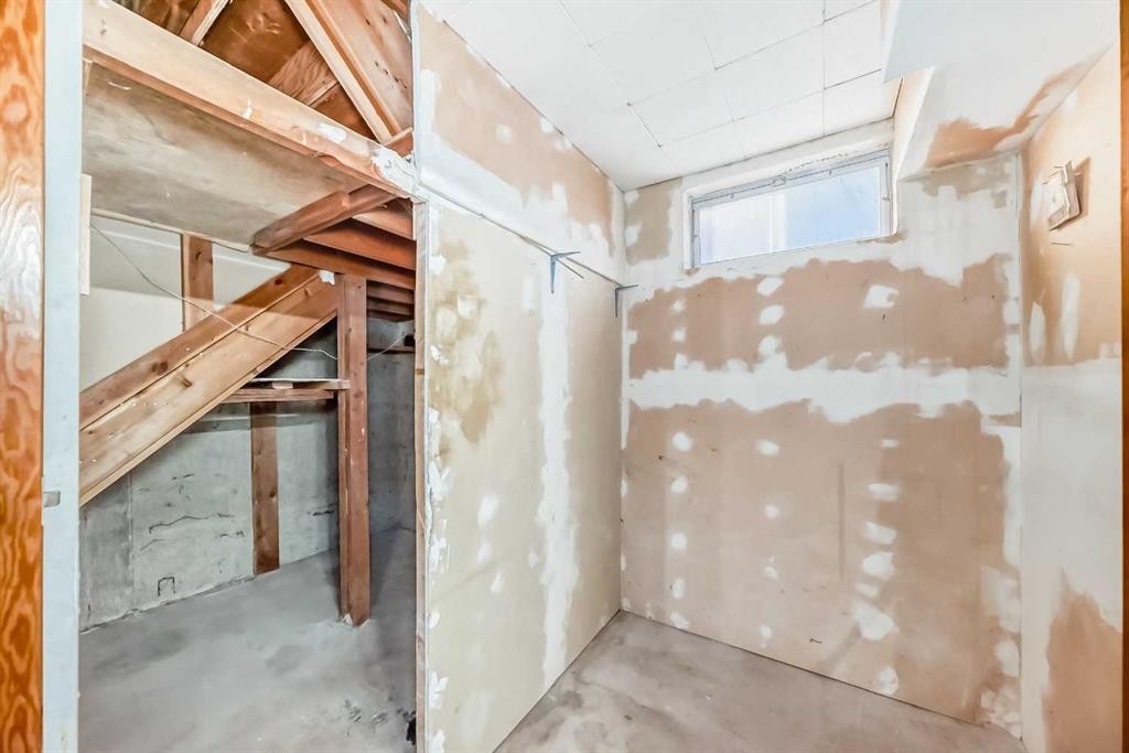 4703 35 Avenue Sw, Calgary, AB - Indoor Photo Showing Other Room