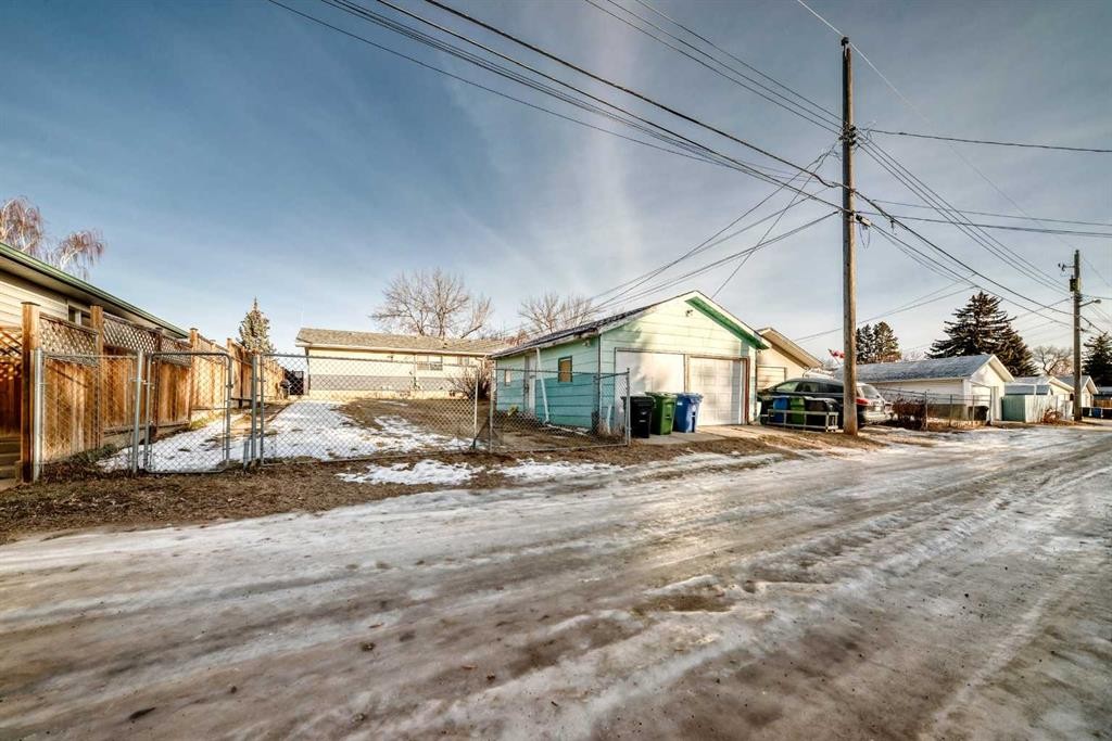 4703 35 Avenue Sw, Calgary, AB - Outdoor