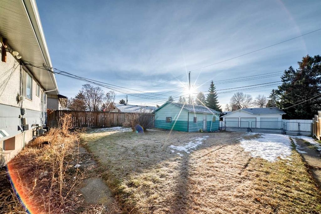 4703 35 Avenue Sw, Calgary, AB - Outdoor
