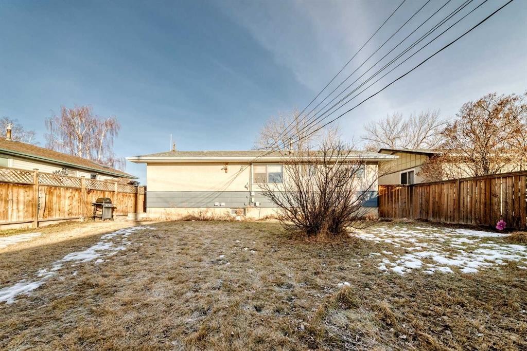 4703 35 Avenue Sw, Calgary, AB - Outdoor