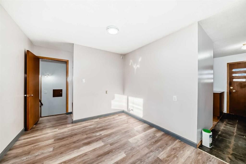 4703 35 Avenue Sw, Calgary, AB - Indoor Photo Showing Other Room