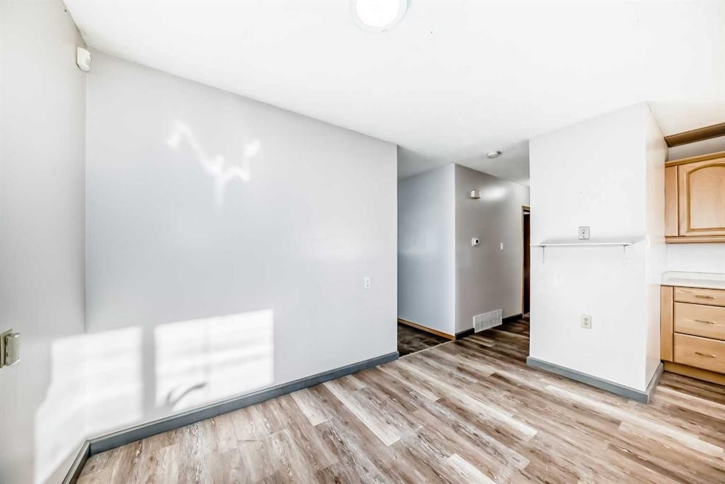 4703 35 Avenue Sw, Calgary, AB - Indoor Photo Showing Other Room