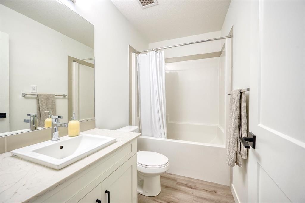 3409-200 Seton Circle Se, Calgary, AB - Indoor Photo Showing Bathroom