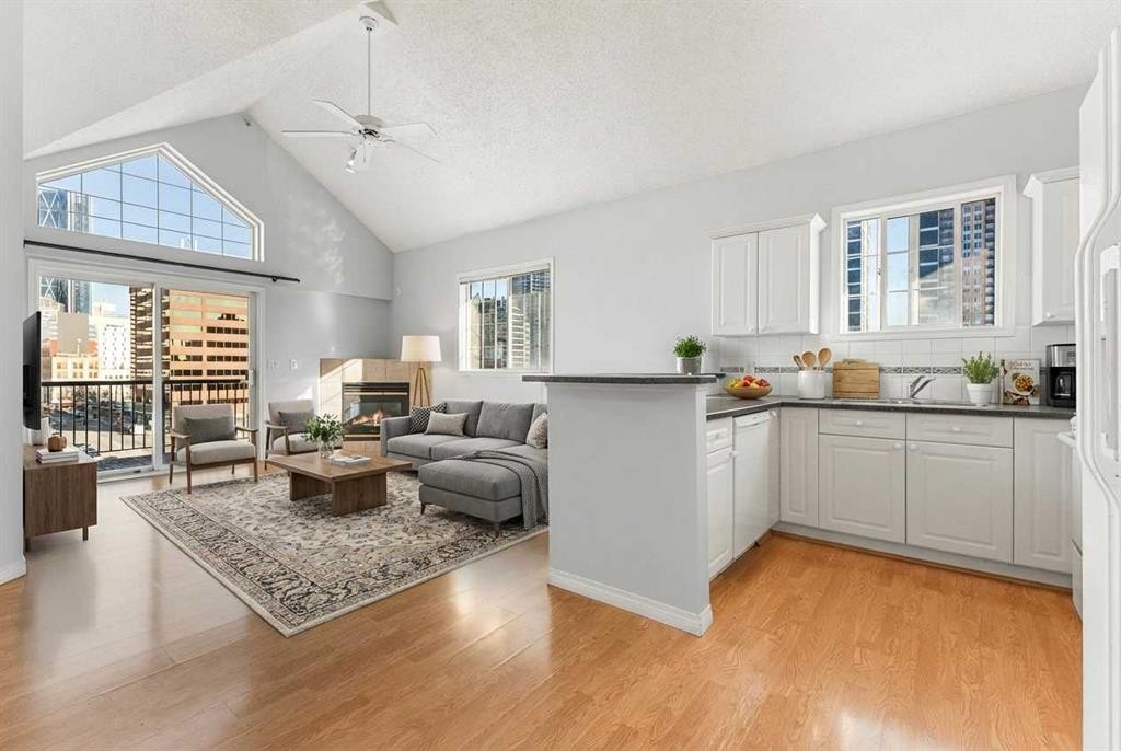 518-126 14 Avenue Sw, Calgary, AB - Indoor