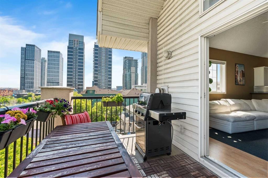 518-126 14 Avenue Sw, Calgary, AB - Outdoor With Exterior