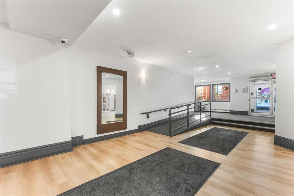 518-126 14 Avenue Sw, Calgary, AB - Indoor Photo Showing Other Room