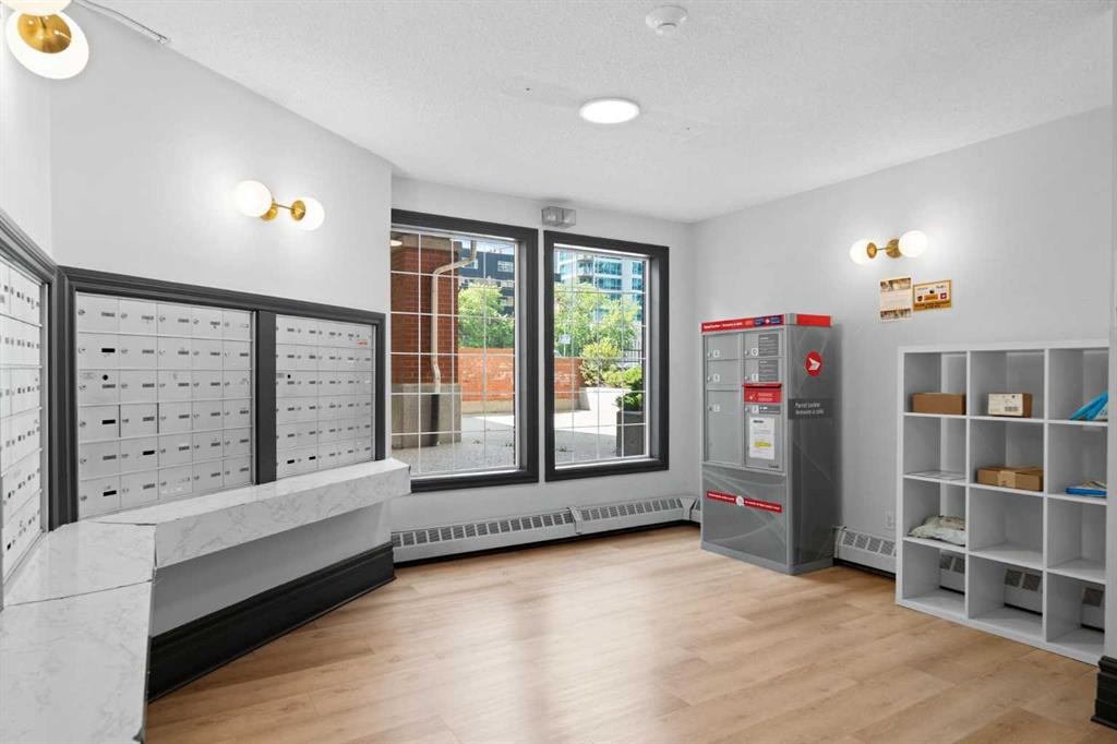 518-126 14 Avenue Sw, Calgary, AB - Indoor Photo Showing Other Room