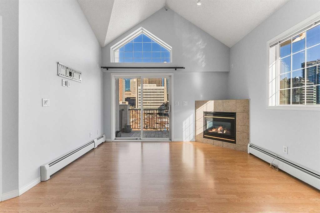 518-126 14 Avenue Sw, Calgary, AB - Indoor With Fireplace