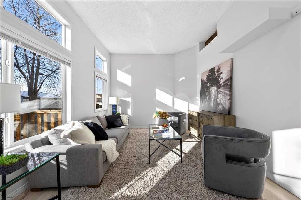 11 Copperfield Court Se, Calgary, AB - Indoor Photo Showing Living Room