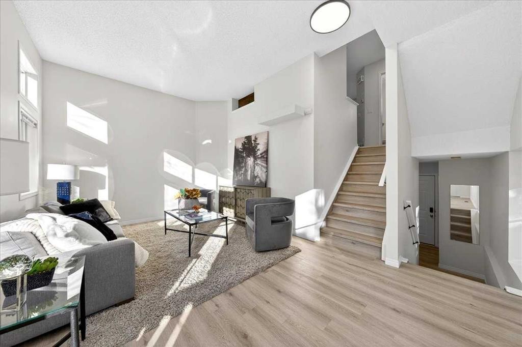 11 Copperfield Court Se, Calgary, AB - Indoor