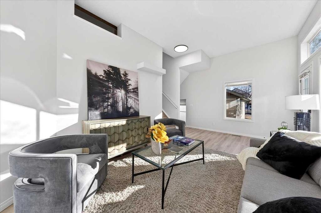 11 Copperfield Court Se, Calgary, AB - Indoor Photo Showing Living Room