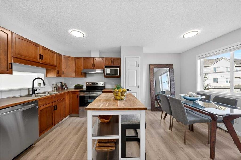 11 Copperfield Court Se, Calgary, AB - Indoor Photo Showing Other Room