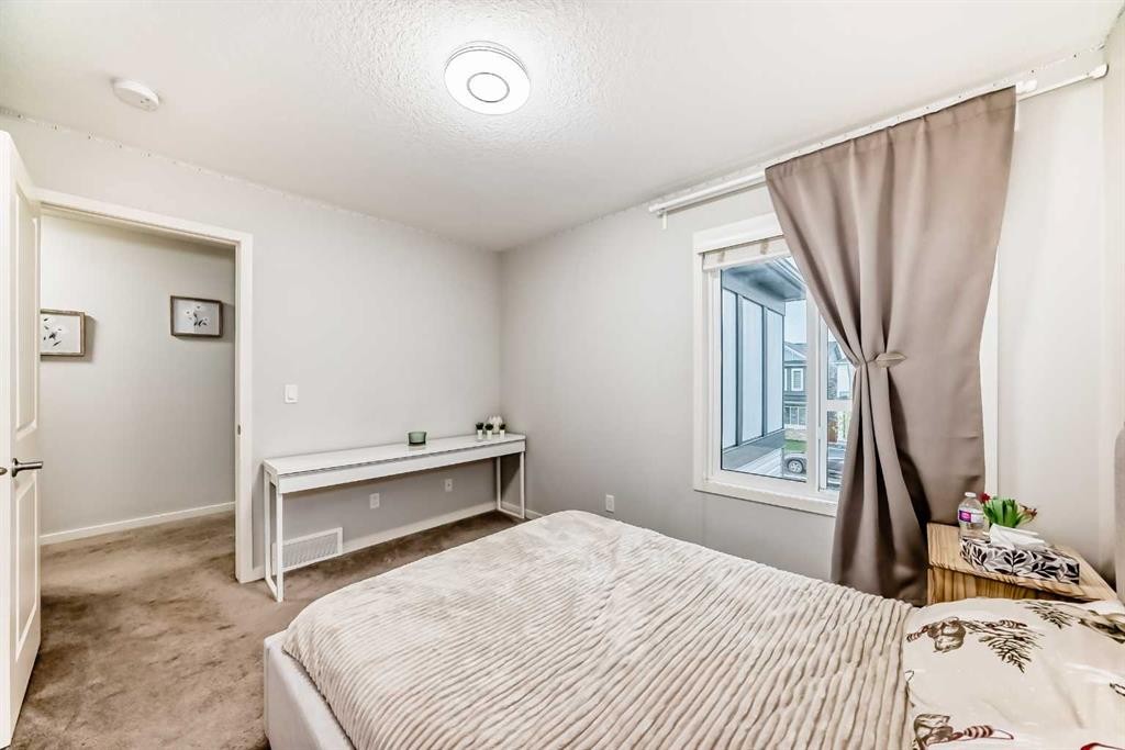 54 Seton Manor Se, Calgary, AB