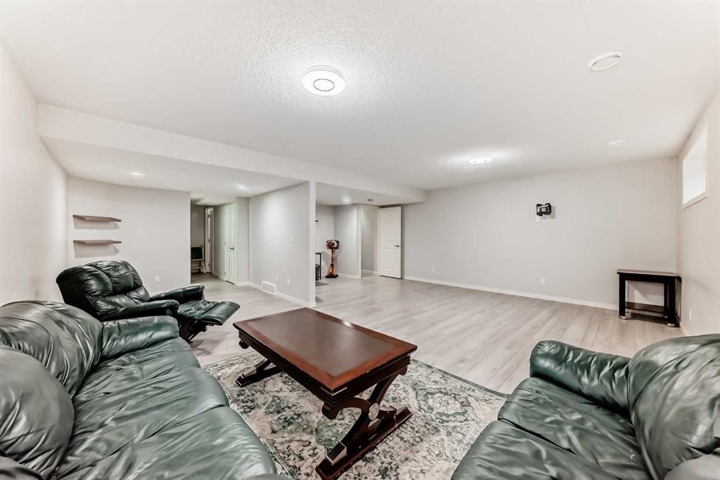 54 Seton Manor Se, Calgary, AB