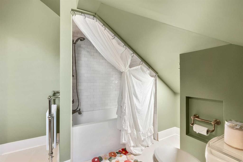 725 Macleod Trail Sw, High River, AB - Indoor Photo Showing Bathroom