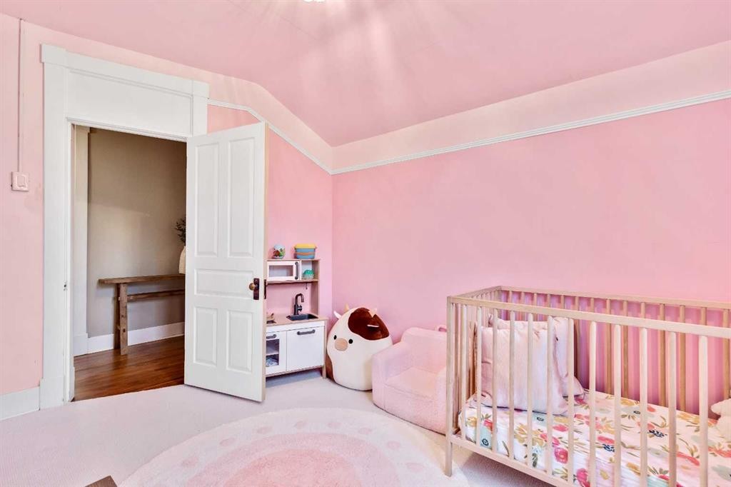 725 Macleod Trail Sw, High River, AB - Indoor Photo Showing Bedroom