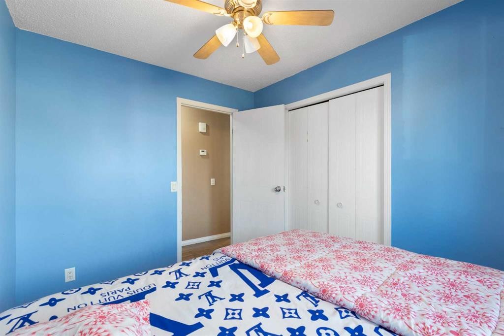 6124 Maddock Drive Ne, Calgary, AB - Indoor Photo Showing Bedroom