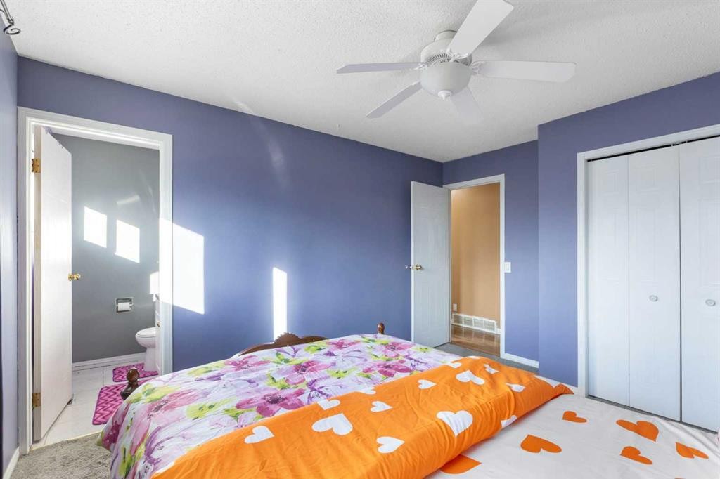 6124 Maddock Drive Ne, Calgary, AB - Indoor Photo Showing Bedroom