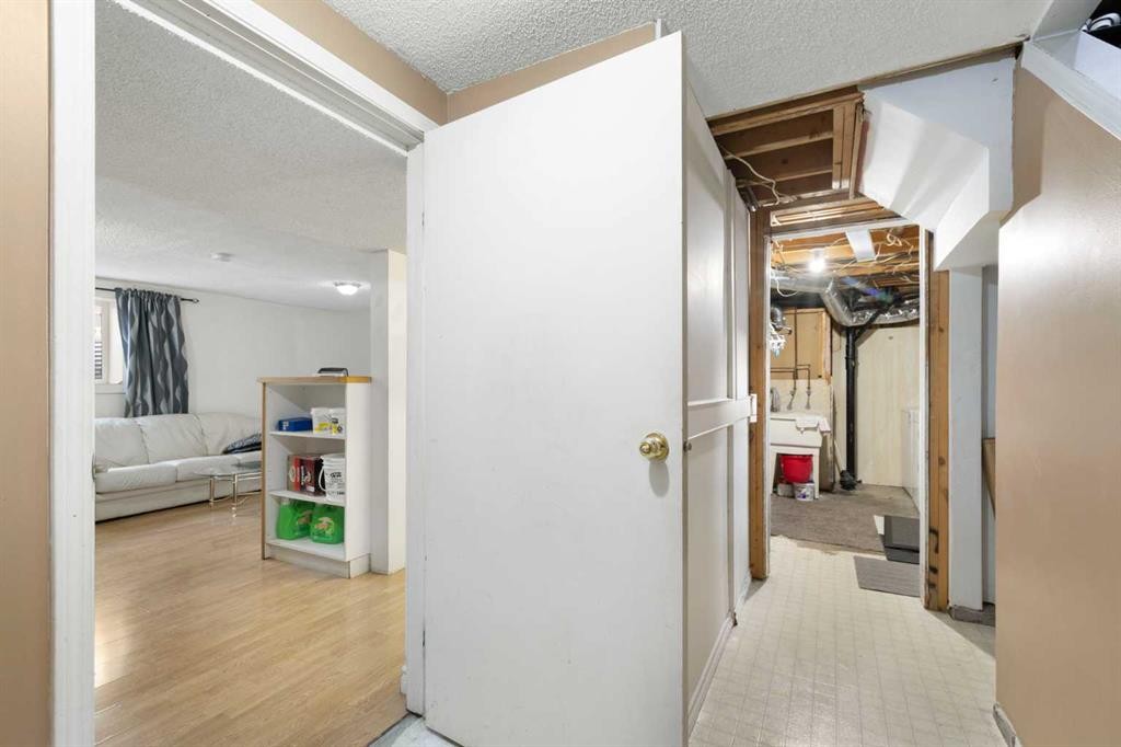 6124 Maddock Drive Ne, Calgary, AB - Indoor