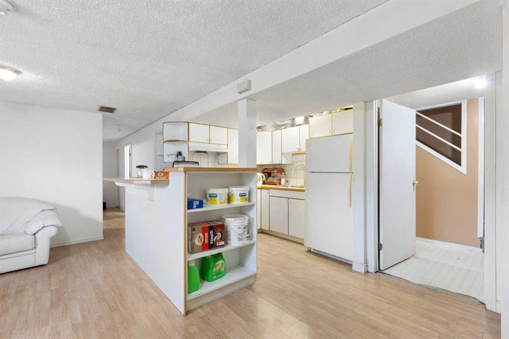 6124 Maddock Drive Ne, Calgary, AB - Indoor