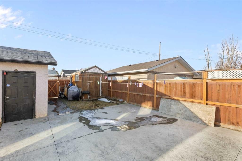 6124 Maddock Drive Ne, Calgary, AB - Outdoor