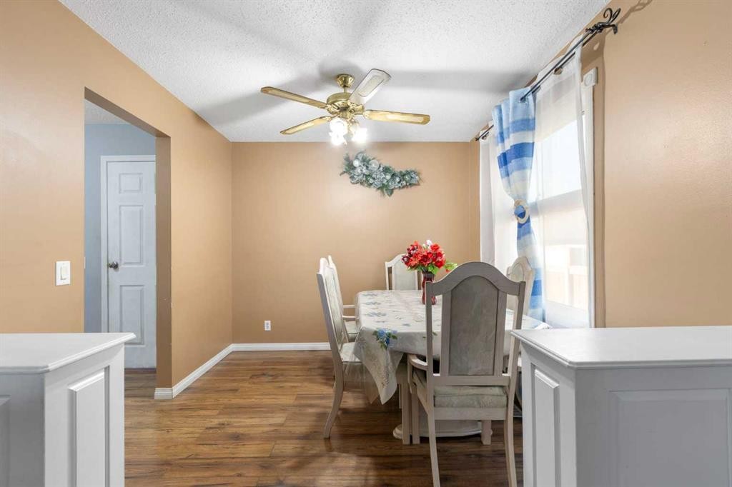 6124 Maddock Drive Ne, Calgary, AB - Indoor Photo Showing Dining Room