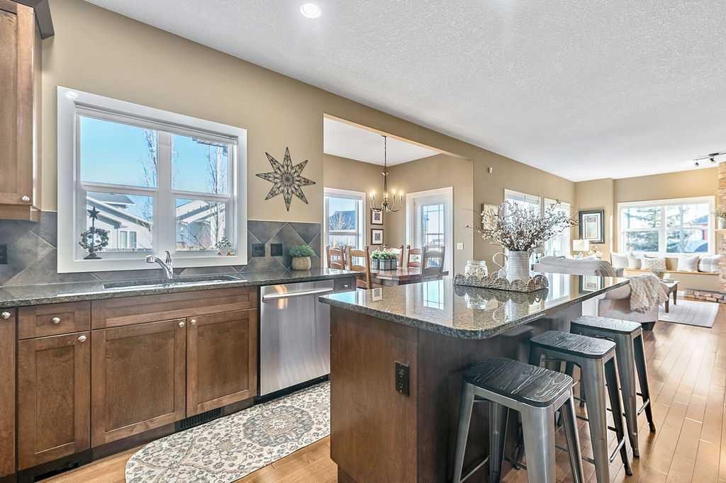 718 Hamptons Bay Se, High River, AB - Indoor Photo Showing Kitchen