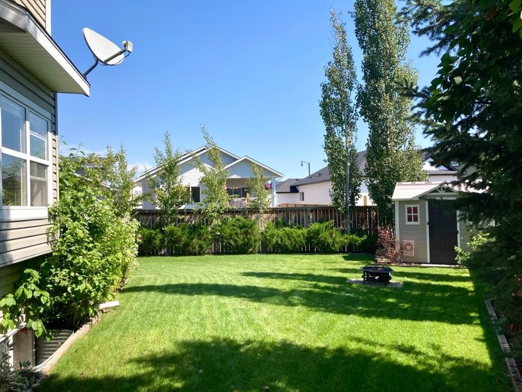 718 Hamptons Bay Se, High River, AB - Outdoor