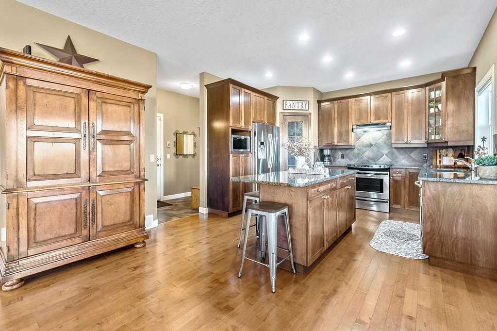 718 Hamptons Bay Se, High River, AB - Indoor Photo Showing Kitchen With Stainless Steel Kitchen