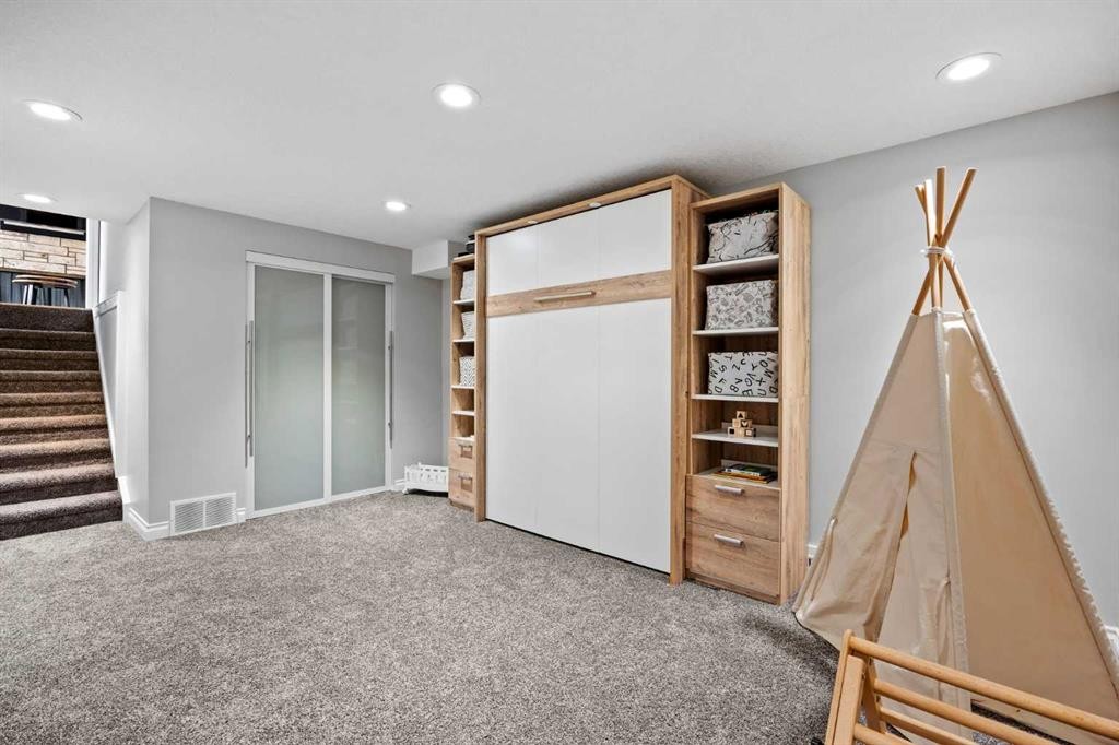 123 Sackville Drive Sw, Calgary, AB - Indoor Photo Showing Other Room