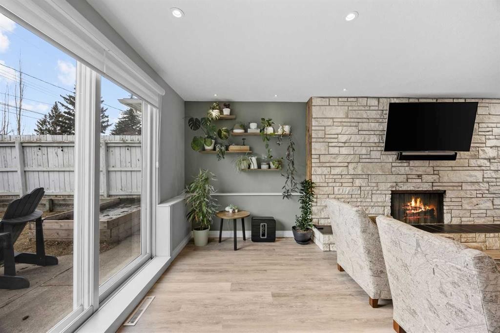 123 Sackville Drive Sw, Calgary, AB - Indoor With Fireplace