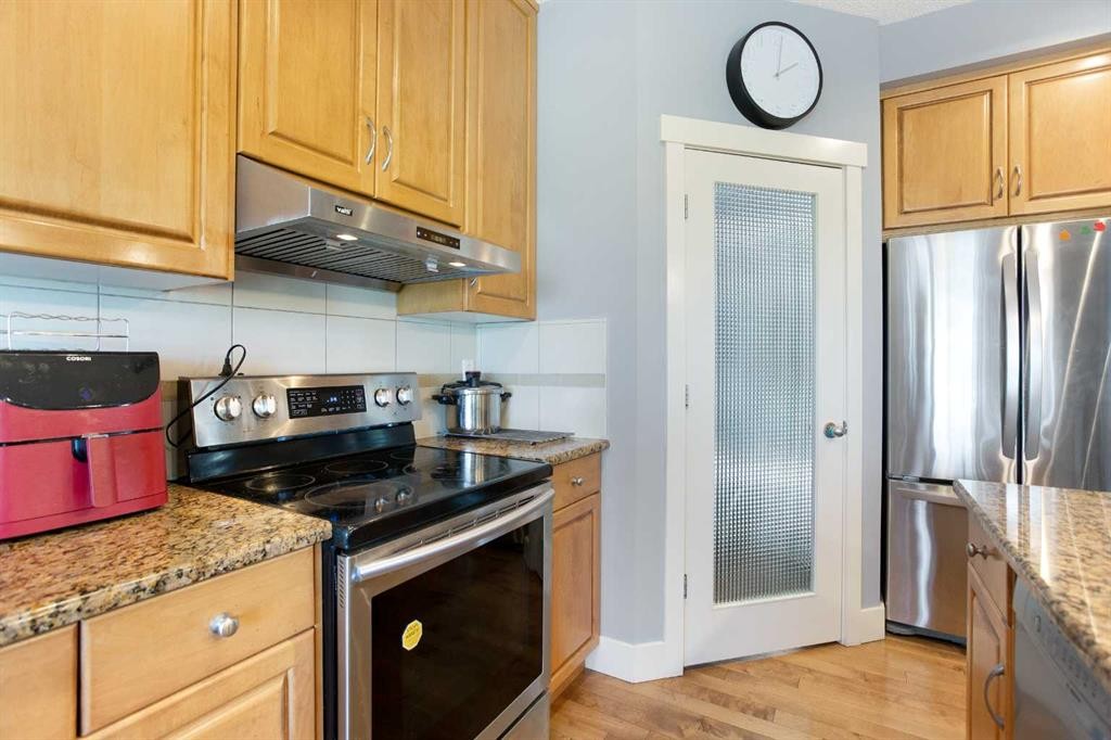 62 Panamount Road Nw, Calgary, AB - Indoor Photo Showing Kitchen