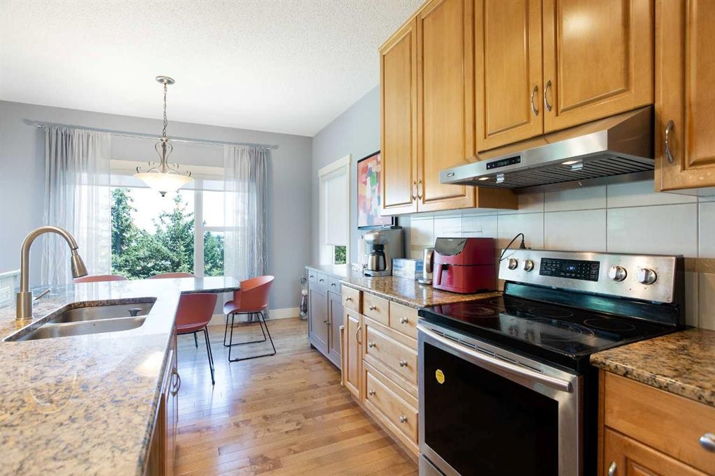 62 Panamount Road Nw, Calgary, AB - Indoor Photo Showing Kitchen With Double Sink