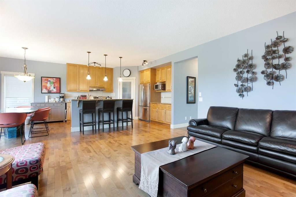62 Panamount Road Nw, Calgary, AB - Indoor Photo Showing Living Room