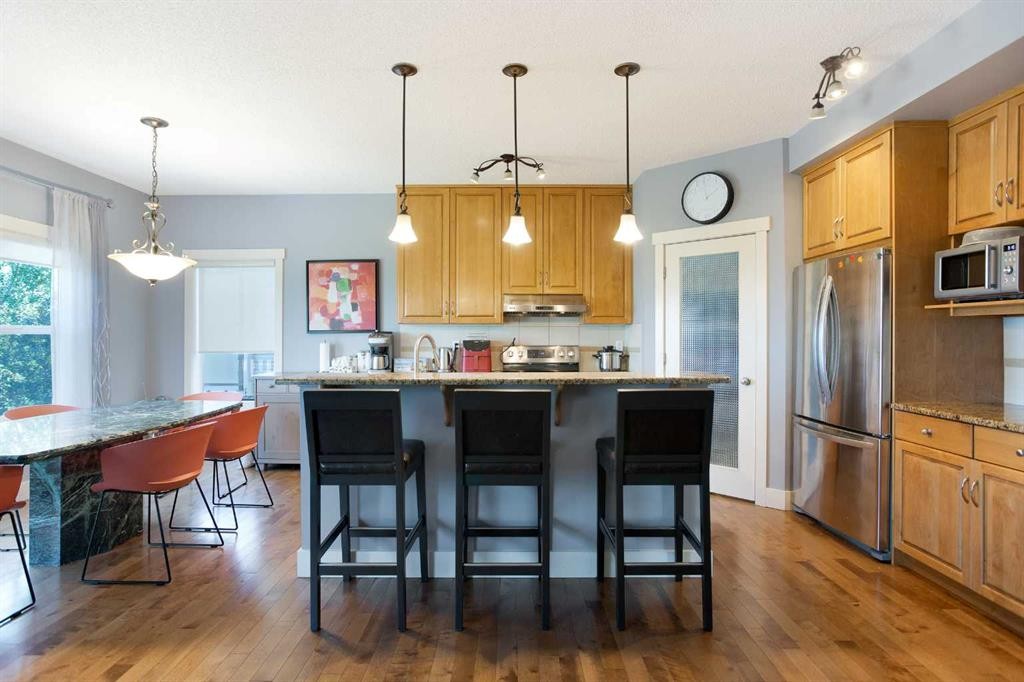 62 Panamount Road Nw, Calgary, AB - Indoor Photo Showing Kitchen With Upgraded Kitchen