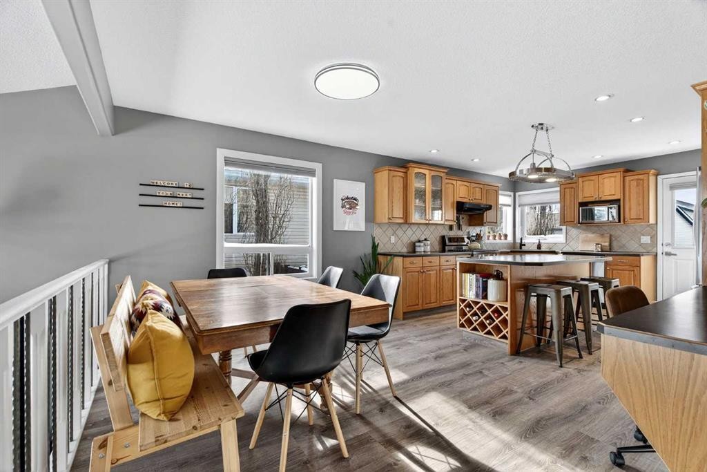 951 3Rd Street Sw, Diamond Valley, AB - Indoor Photo Showing Dining Room