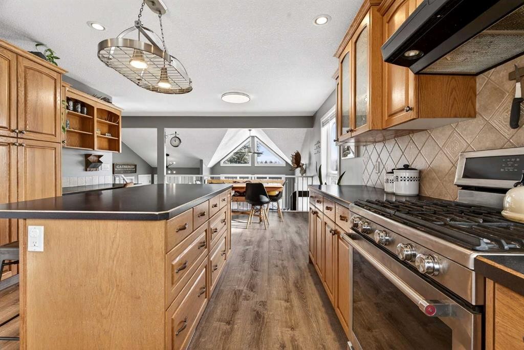951 3Rd Street Sw, Diamond Valley, AB - Indoor Photo Showing Kitchen