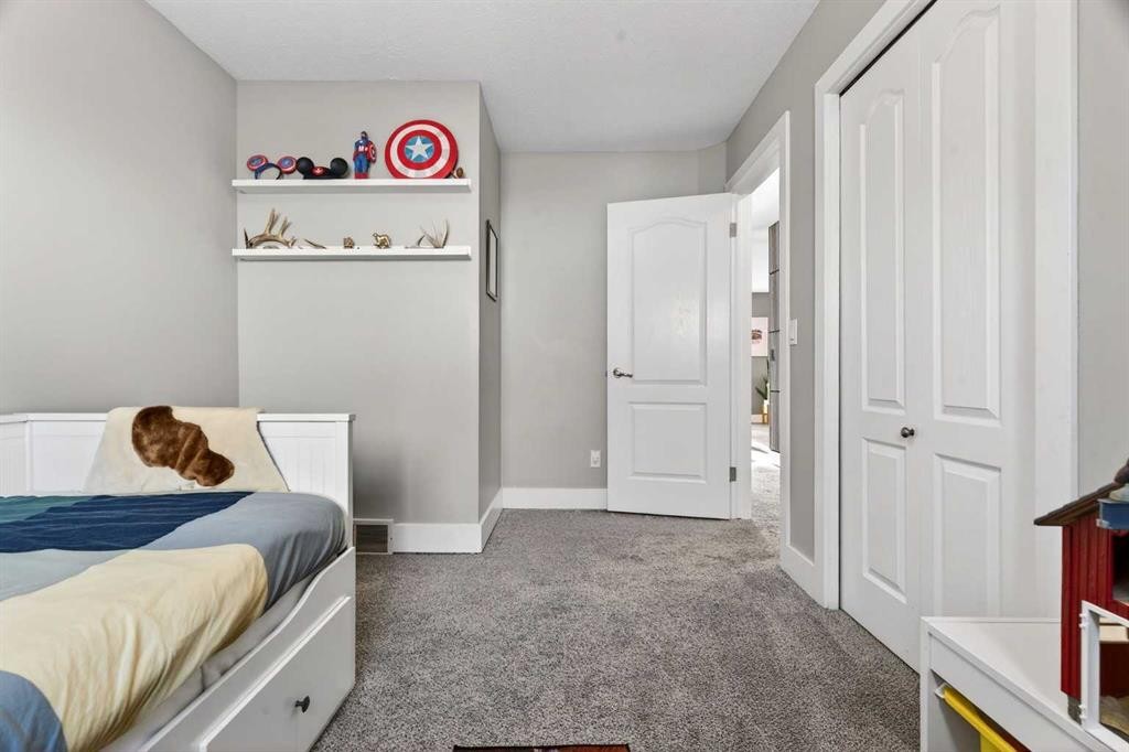 951 3Rd Street Sw, Diamond Valley, AB - Indoor Photo Showing Bedroom