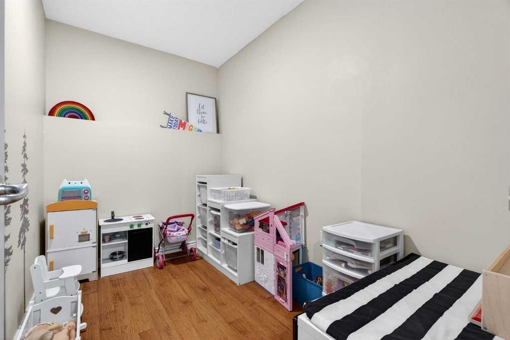 951 3Rd Street Sw, Diamond Valley, AB - Indoor Photo Showing Bedroom