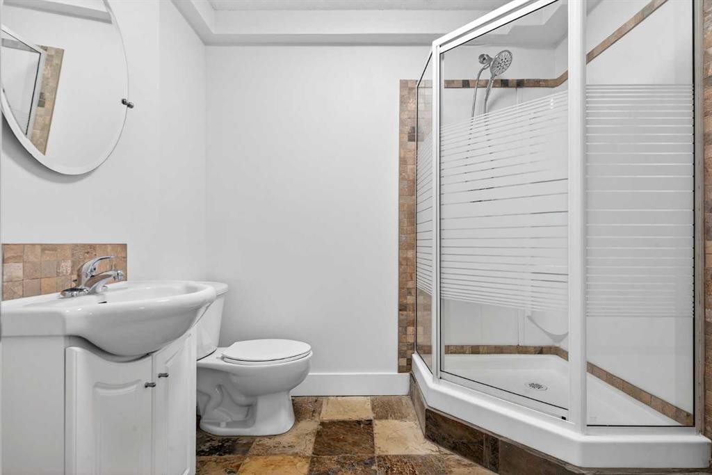 951 3Rd Street Sw, Diamond Valley, AB - Indoor Photo Showing Bathroom