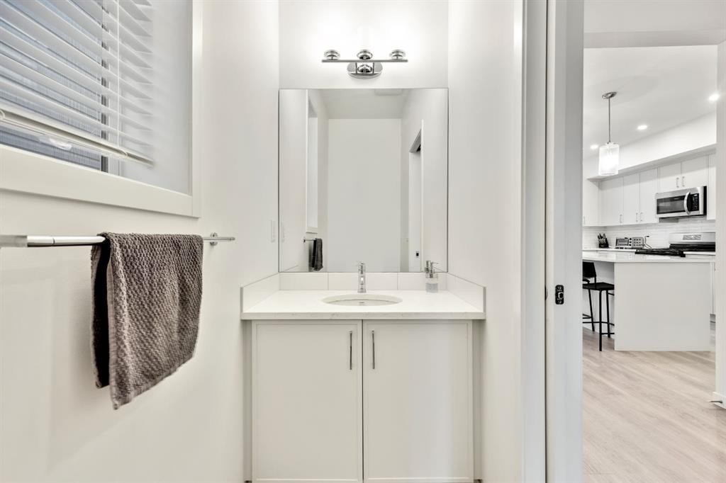 620 Copperstone Manor Se, Calgary, AB - Indoor Photo Showing Bathroom